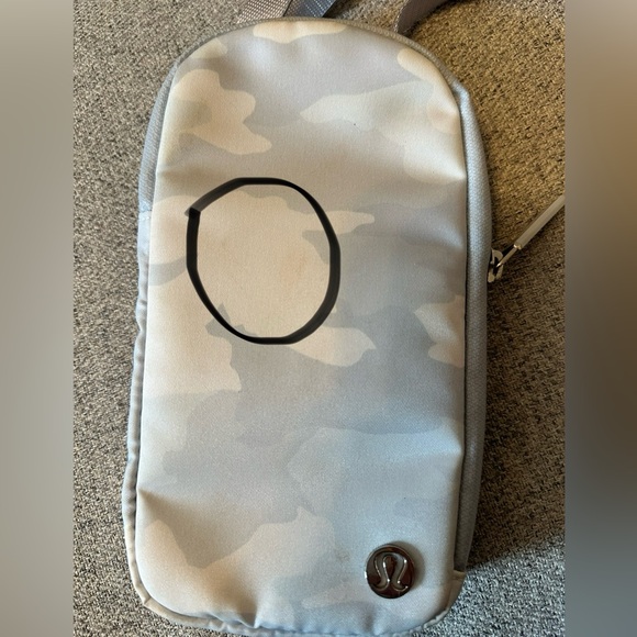 Lululemon modular phone crossbody bag🤍🩶 - Picture 9 of 9